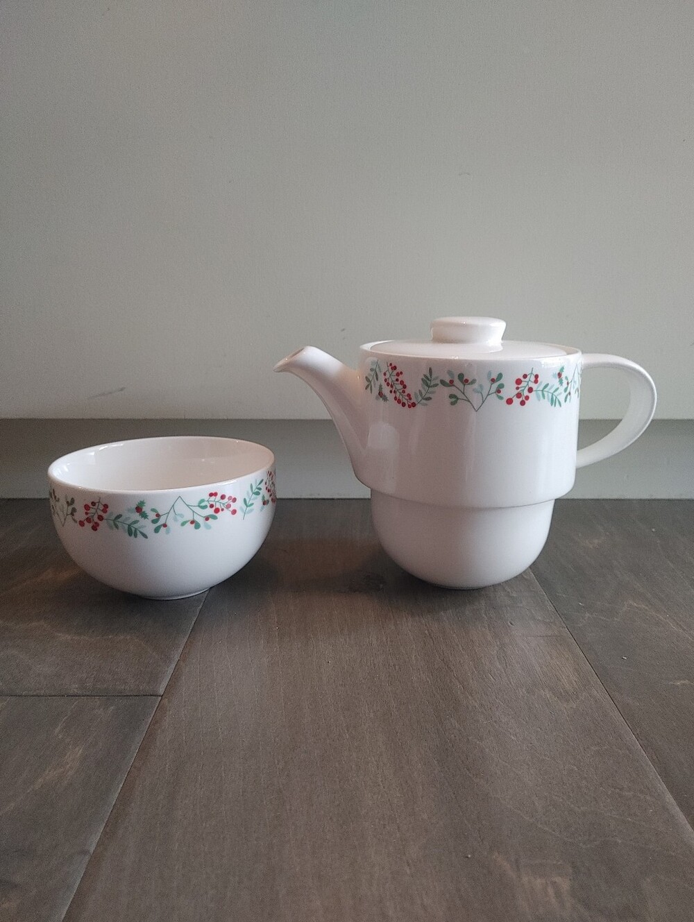 Simplicity for One Holly Branch David's Tea